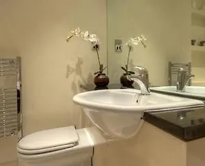 4* Hotel 10 Claredon Crescent